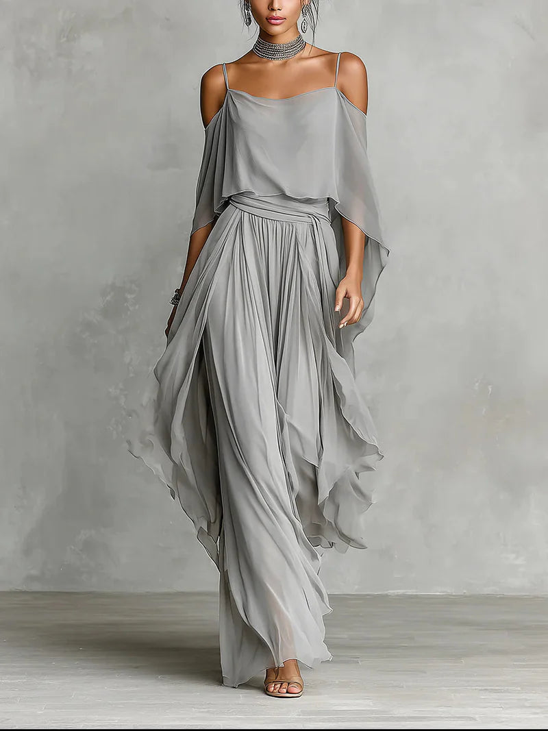 Conjunto de Chiffon Gris con Top Fluido de Hombros Descubiertos y Pantalón