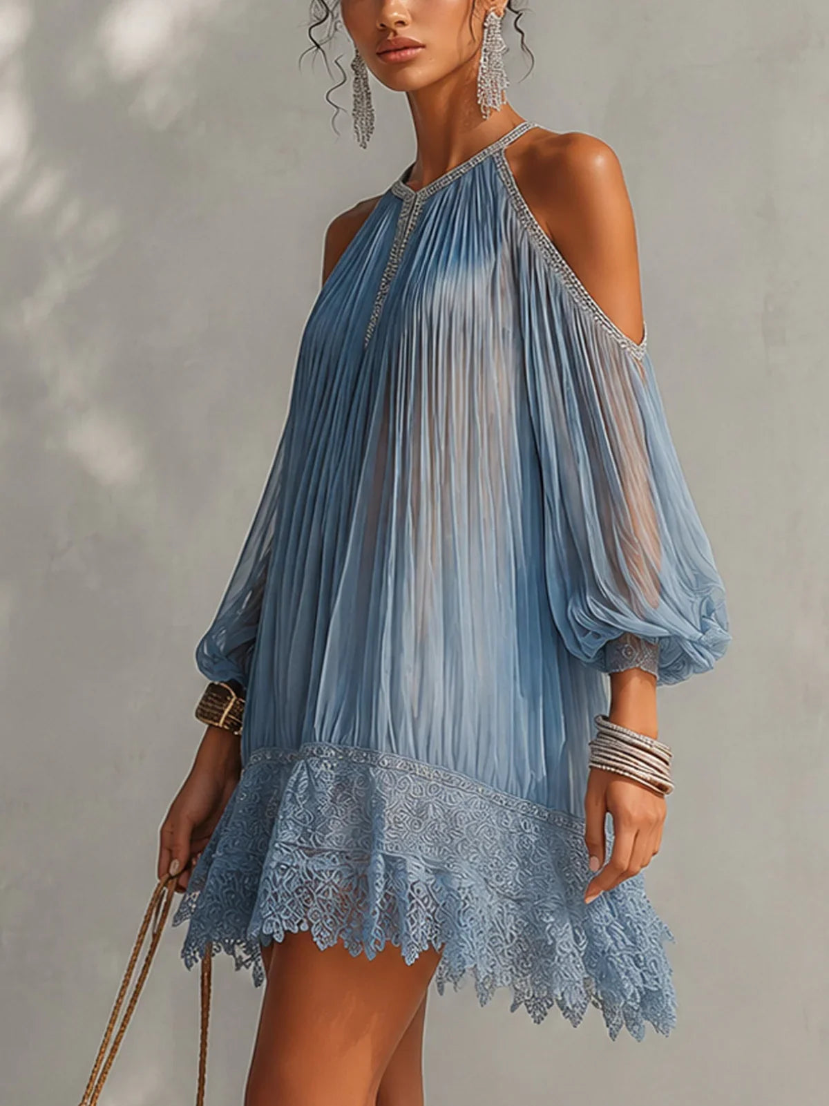 Isolda Vestido Mini Azul con Hombros al Descubierto, Cintura Fruncida y Acabado de Encaje