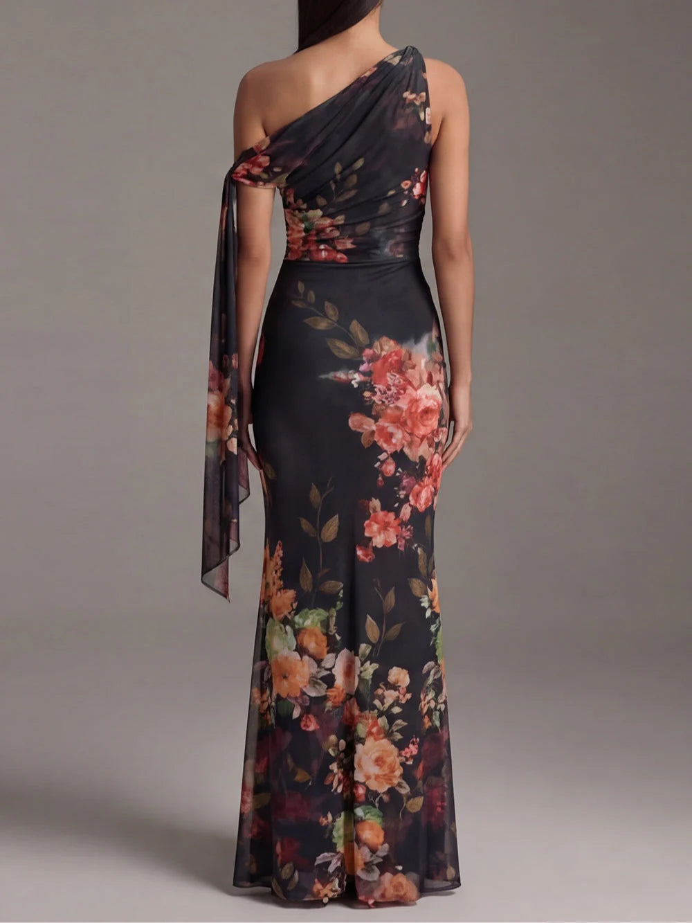 Vestido Maxi Plisado de Chiffon Estampado Negro de Un Solo Hombro