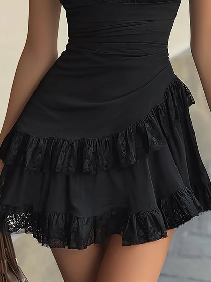 Camelia Vestido Mini Negro con Volantes de Encaje y Escote en V