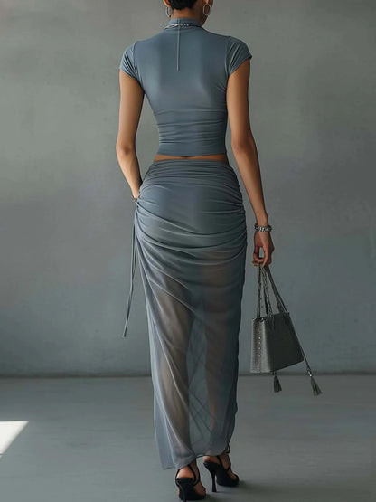 Conjunto de Top Corto Azul y Falda Drapada de Malla Semitransparente
