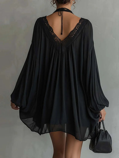 Catalina Vestido Mini de Chiffon Negro con Escote Halter y Cuello de Encaje