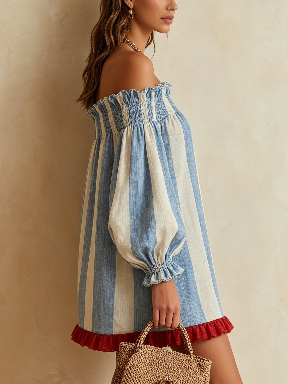 Ángela Vestido Mini Azul y Blanco a Rayas con Escote Bardot y Ribetes en Contraste