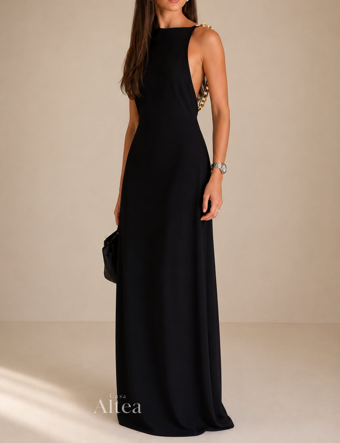 Dalia Vestido Maxi Negro con Detalle de Cadena Dorada