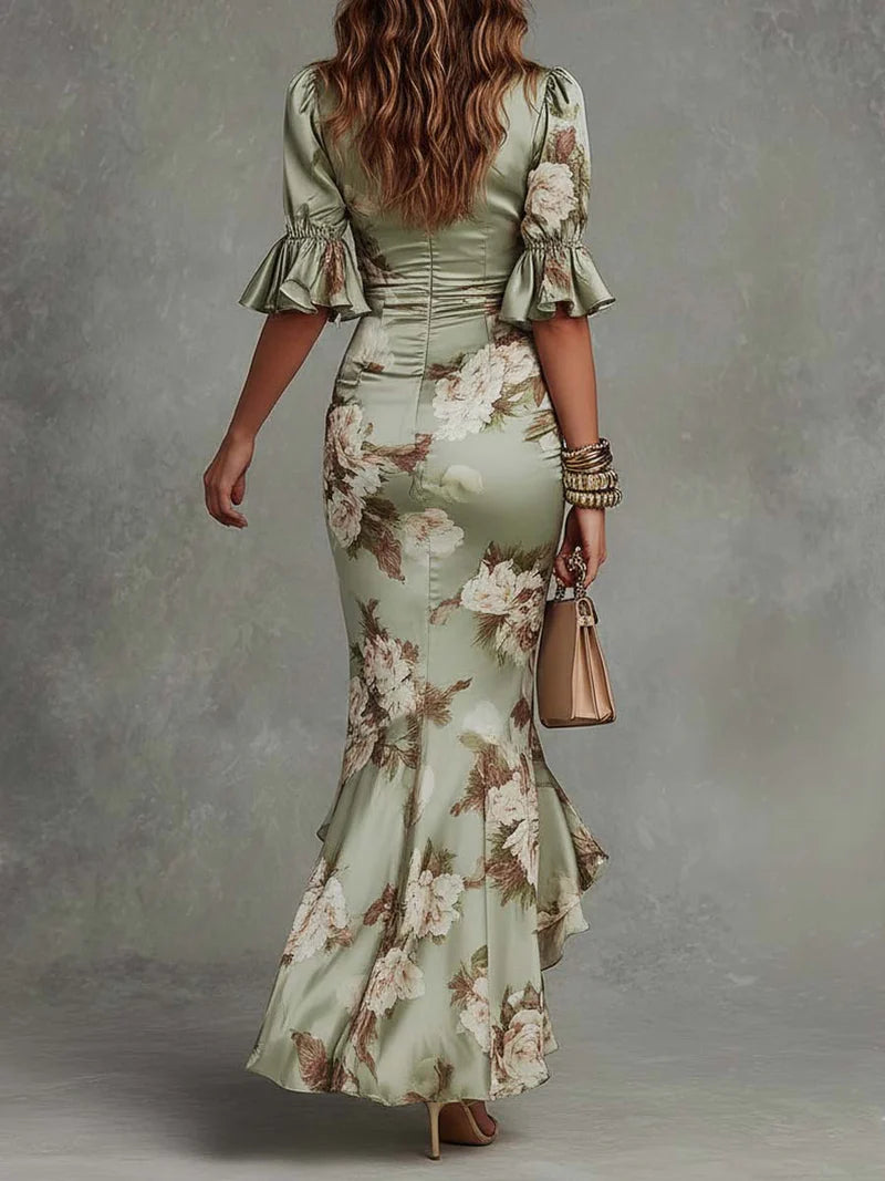 Vestido Maxi Asimétrico de Satén Verde con Estampado Floral, Escote en V y Mangas Acampanadas con Volantes