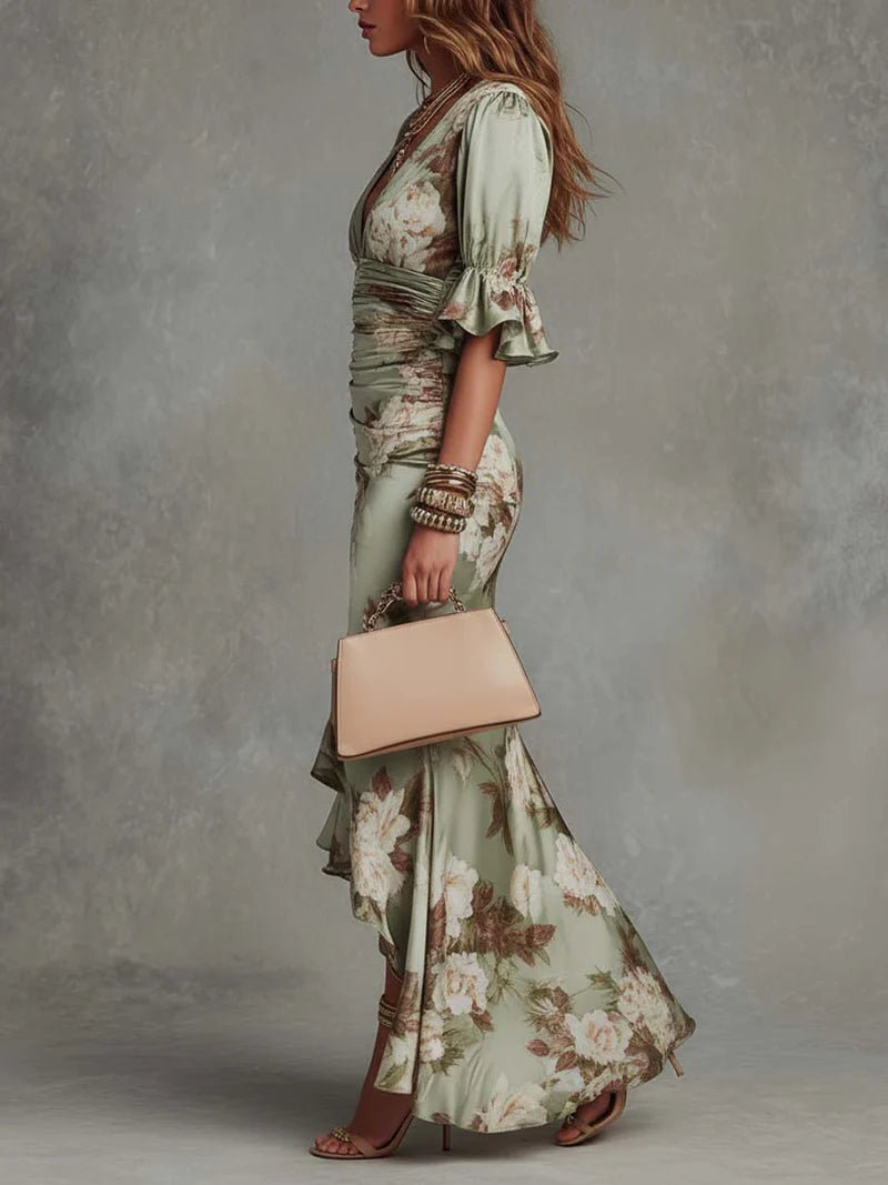 Vestido Maxi Asimétrico de Satén Verde con Estampado Floral, Escote en V y Mangas Acampanadas con Volantes