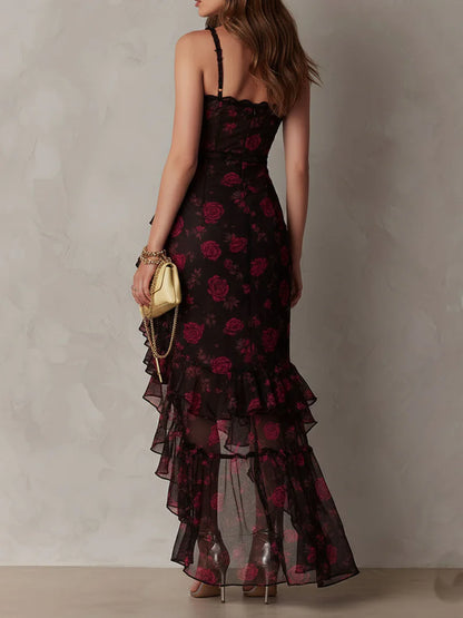 Vestido Chic Negro y Rojo con Estampado Floral y Volantes en el Bajo