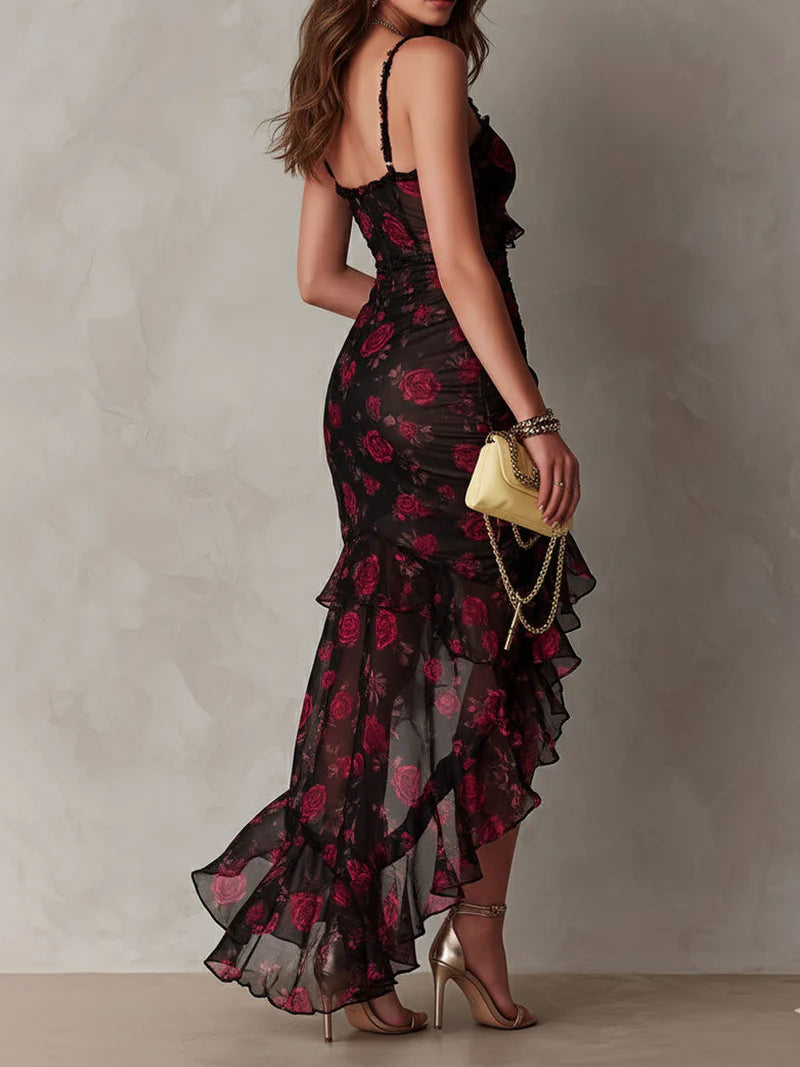 Vestido Chic Negro y Rojo con Estampado Floral y Volantes en el Bajo