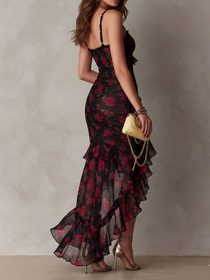 Vestido Chic Negro y Rojo con Estampado Floral y Volantes en el Bajo