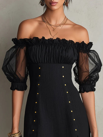 Adela Vestido Mini Negro con Escote Bardot, Mangas Abullonadas y Tachuelas