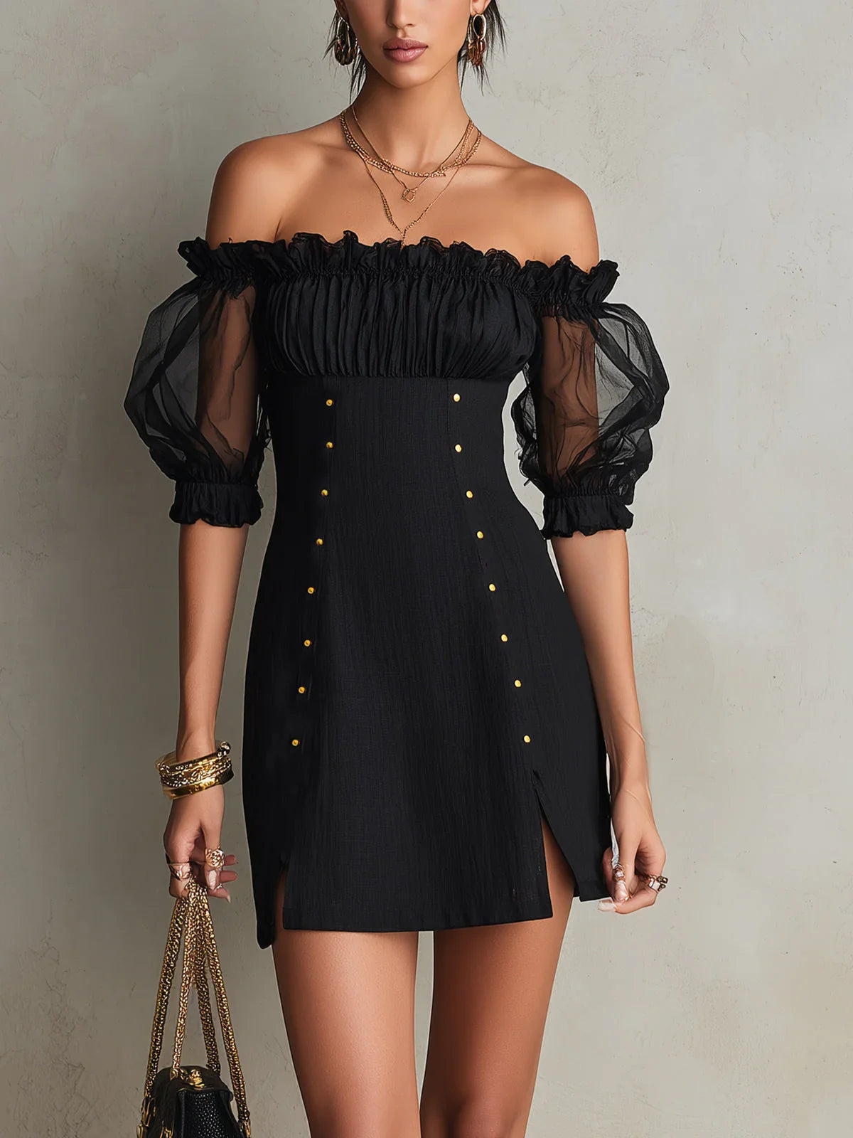 Adela Vestido Mini Negro con Escote Bardot, Mangas Abullonadas y Tachuelas