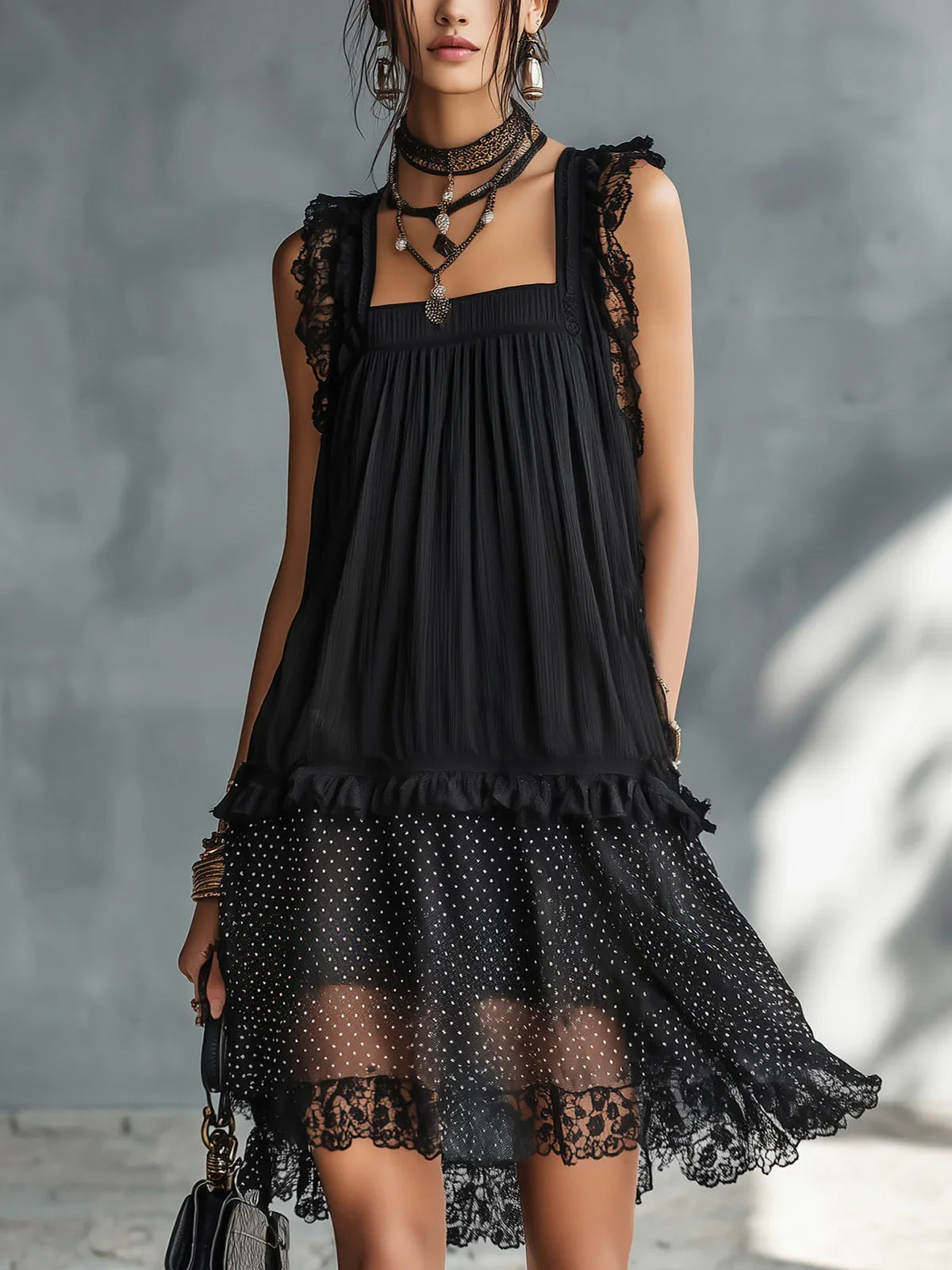Elina Vestido Mini Negro con Tul de Lunares, Volantes y Acabado de Encaje Negro