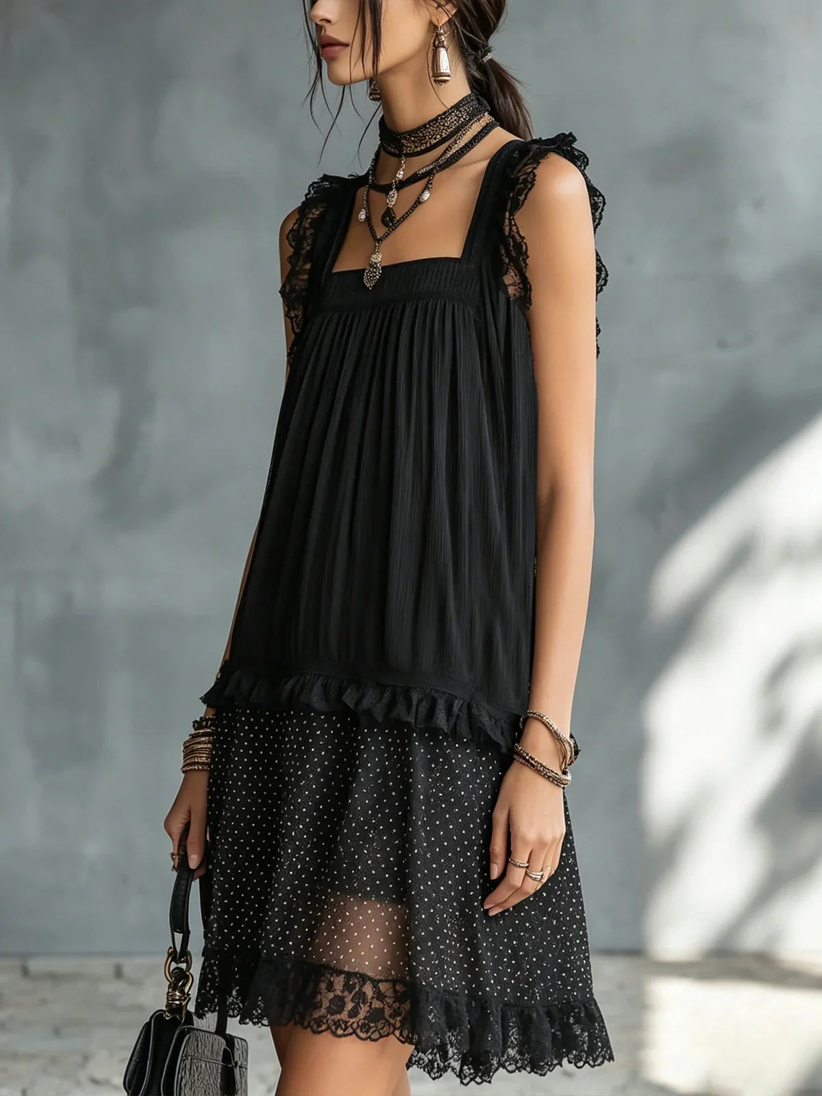Elina Vestido Mini Negro con Tul de Lunares, Volantes y Acabado de Encaje Negro