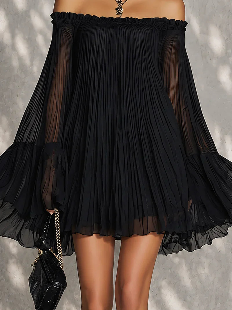 Elsa Vestido Mini Negro con Mangas Acampanadas y Volantes de Hombros al Descubierto