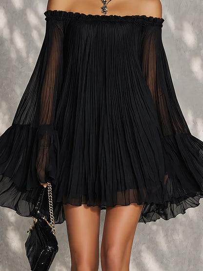 Elsa Vestido Mini Negro con Mangas Acampanadas y Volantes de Hombros al Descubierto