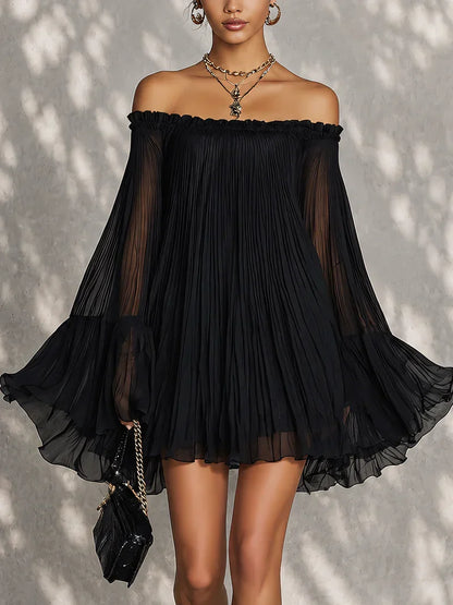 Elsa Vestido Mini Negro con Mangas Acampanadas y Volantes de Hombros al Descubierto