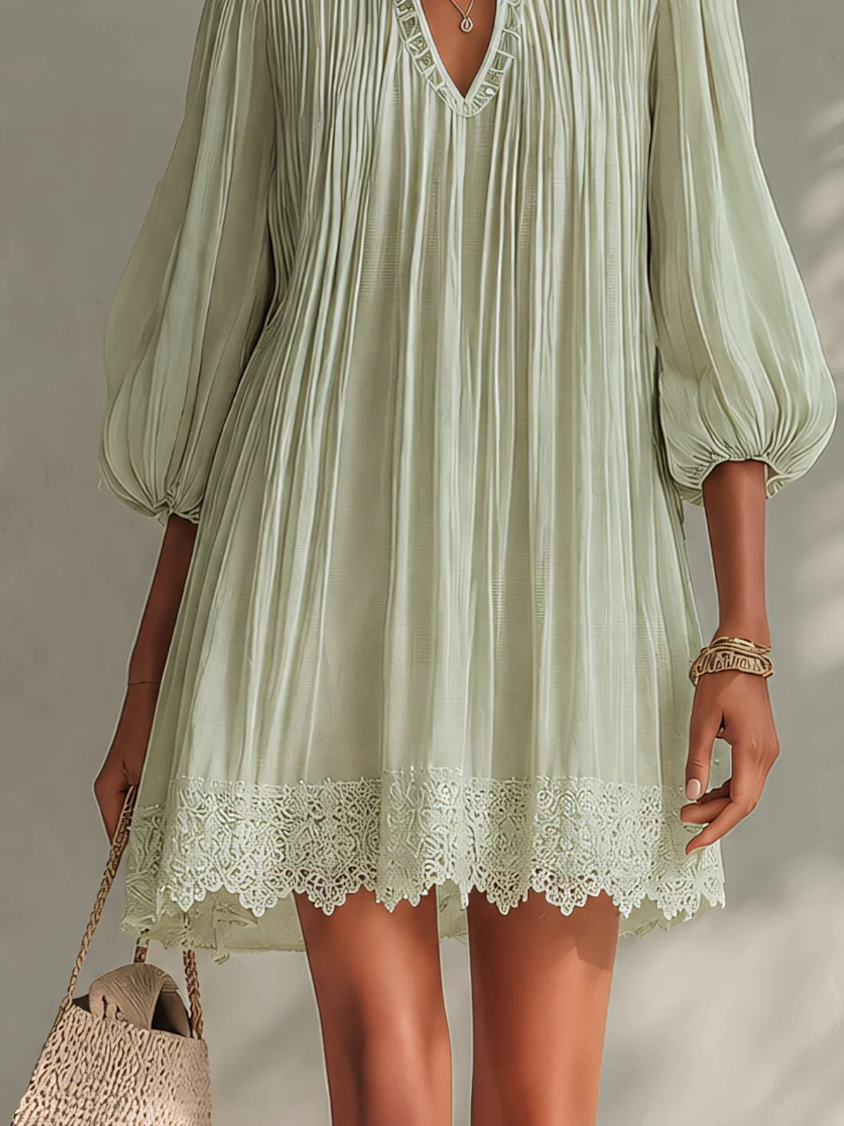 Iria Vestido Mini Verde Claro de Chiffon Plisado con Mangas Farol de Encaje