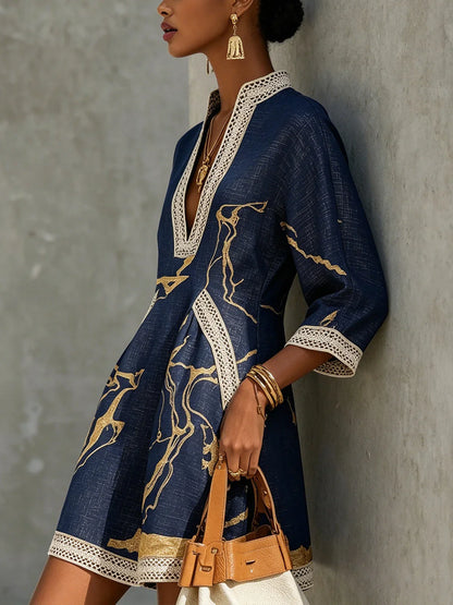 Cira Vestido Mini Azul Marino de Encaje de Ganchillo con Escote en V y Estampado Dorado