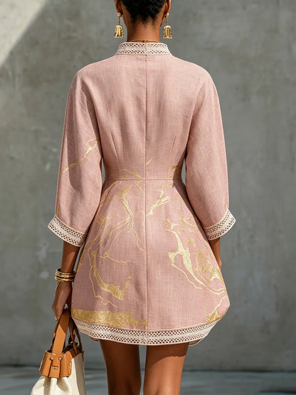 Calista Vestido Mini Rosa de Encaje con Escote en V