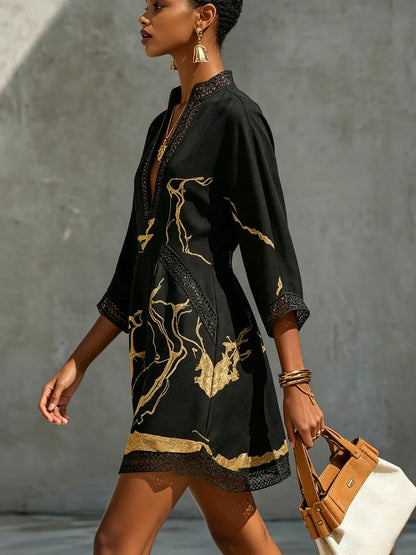 Ariane Vestido Mini Negro y Dorado de Encaje de Ganchillo con Escote en V y Estampado