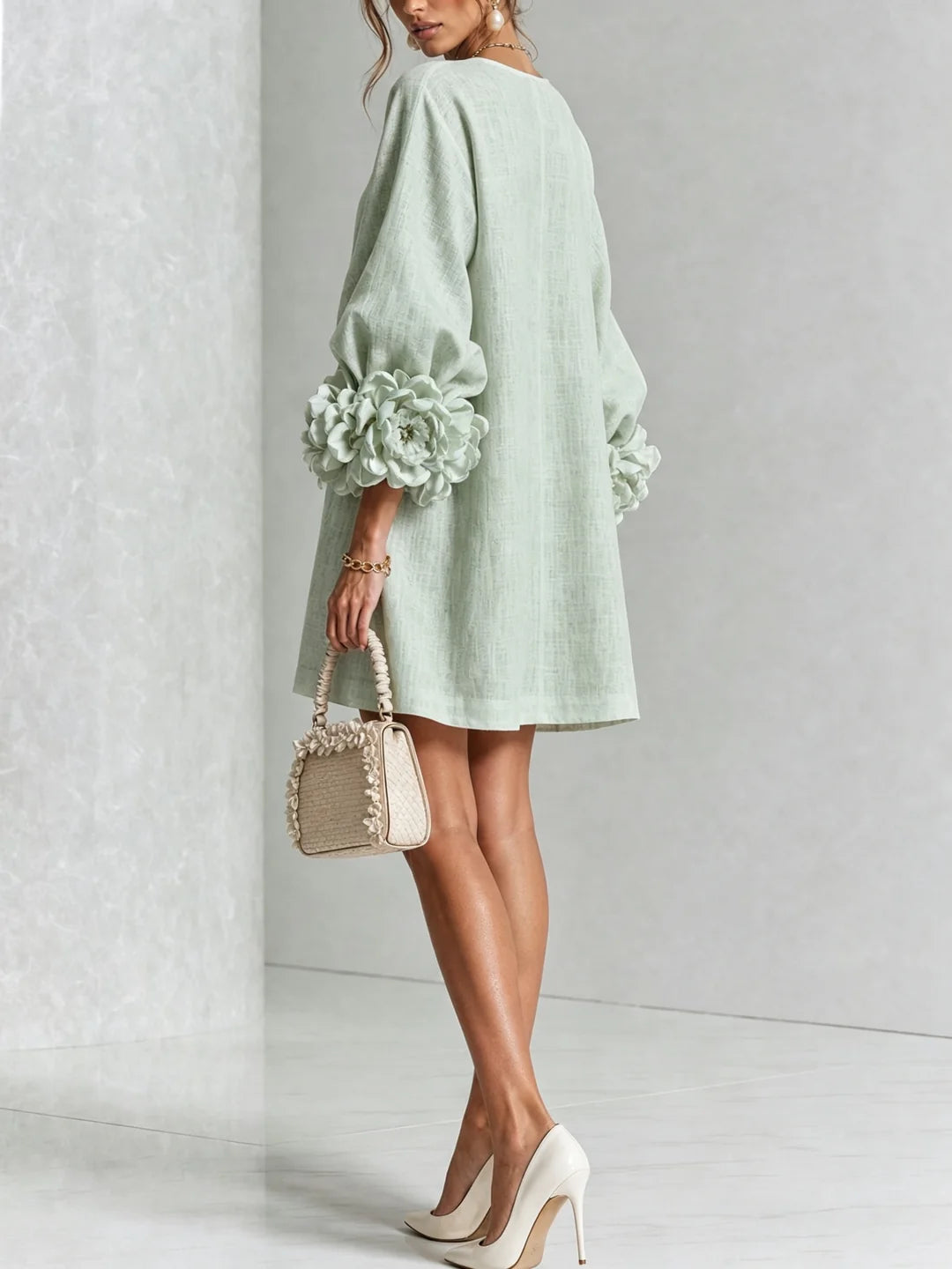 Elvira Vestido Mini Blanco con Botones Florales y Mangas de Flores