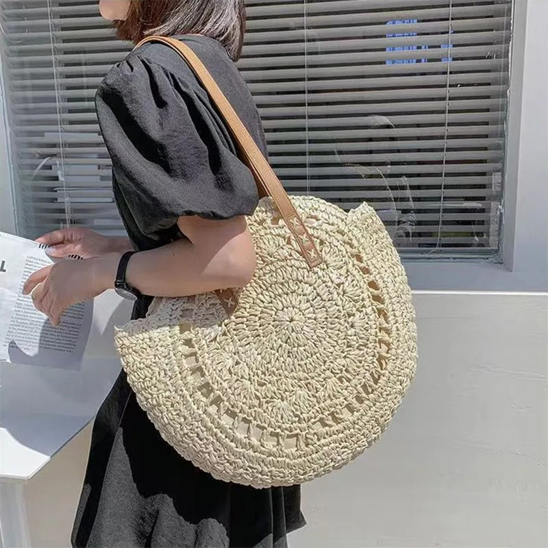 Adriana Bolso Redondo de Rafia Tejida Estilo Bohemio
