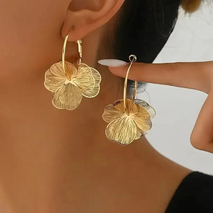 Pendientes Aveline Flor Dorada